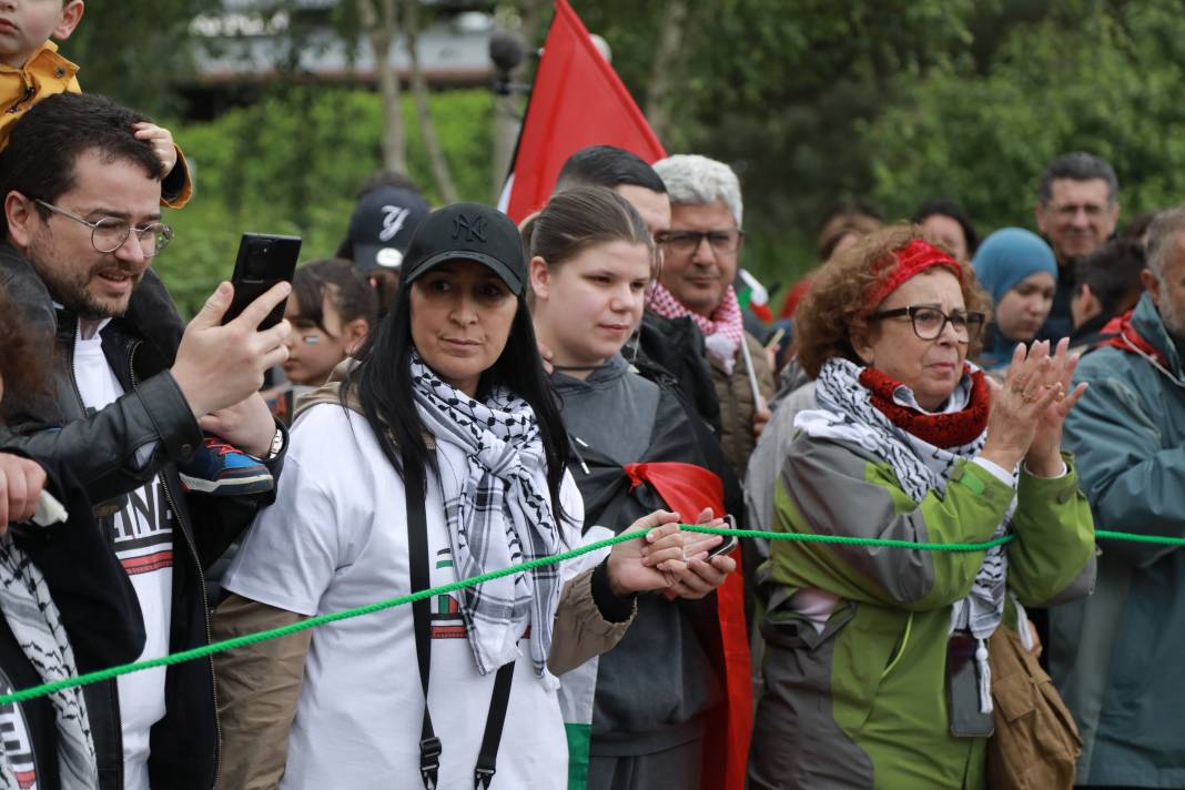 Sen Nehri'nde Filistin'e destek gösterisi 13